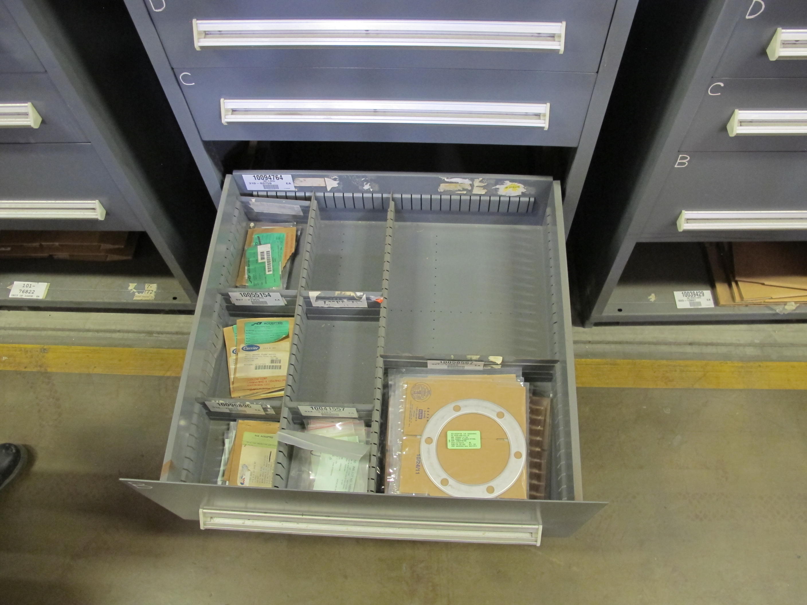 STANLEY VIDMAR HEAVY DUTY 5-DRAWER PARTS CABINET W/ CONTENTS (W-50) LOADING & HANDLING FEE $25-